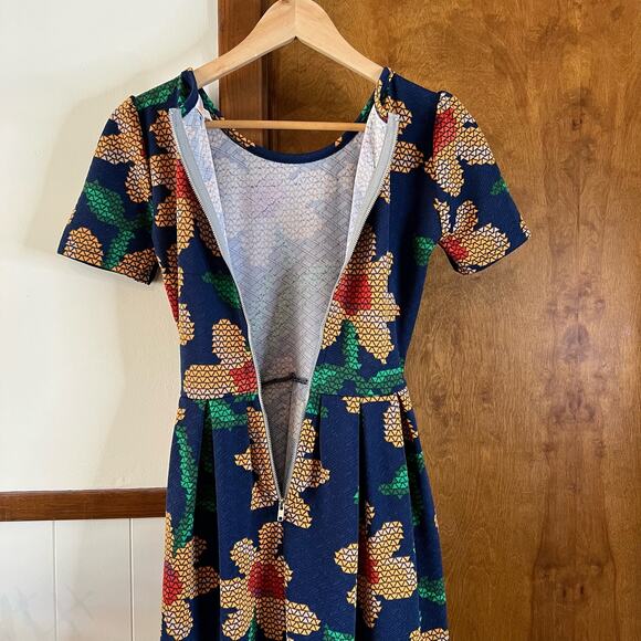 LULAROE | Amelia Dress Navy Sunflower Short Sleeve Pockets Midi Stretchy XXS‎ - Picture 7 of 10